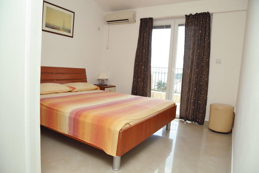 Apartmani Irena Petrovac Exterior photo